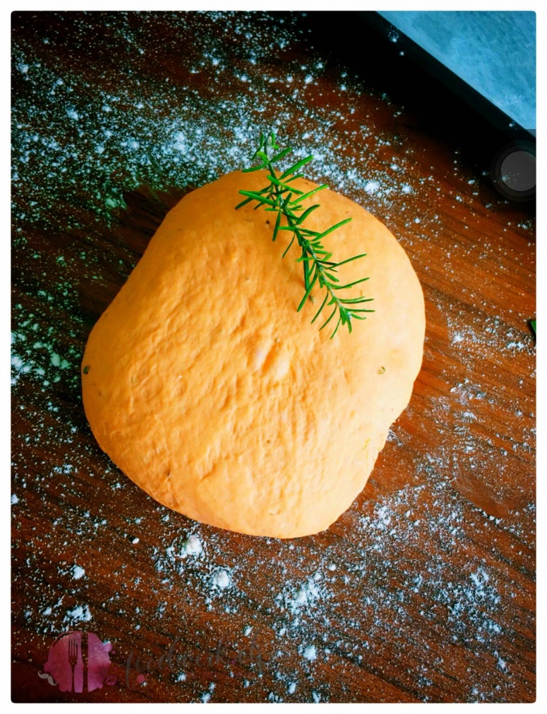 Grissini mit Rosmarin und Tomaten - foodwerk.ch