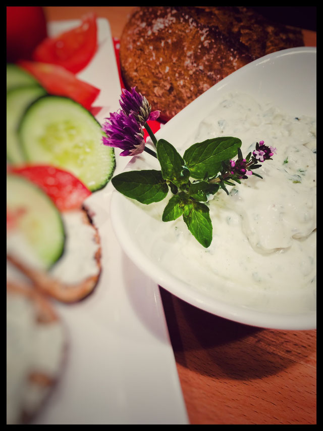Selbstgemachter Frischkäse aus Joghurt - foodwerk.ch