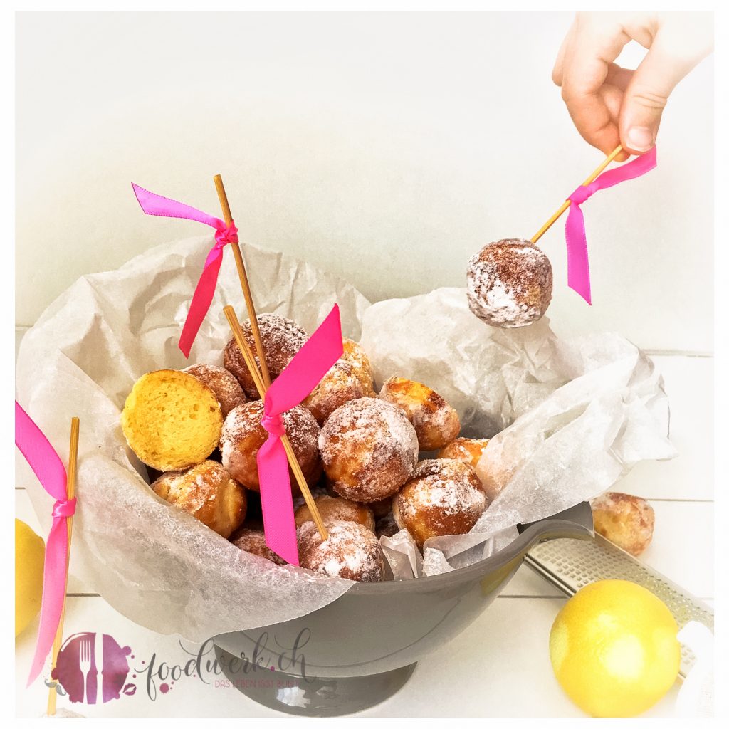 quark, magerquark, zitrone, fasching, fasnacht, fettarm, gebaeck, cake pop, cakepop maker, teig, quarkbaellchen, zimt, zucker, puderzucker, karneval, idee, einfach kochen, einfaches rezept, rezepte, schweizer foodblogs, foodwerk.ch, foodwerk, foodblog, blog, food, kochen, backen, cook, bake, swiss, swiss foodblog, foodblogger, foodie, instafood