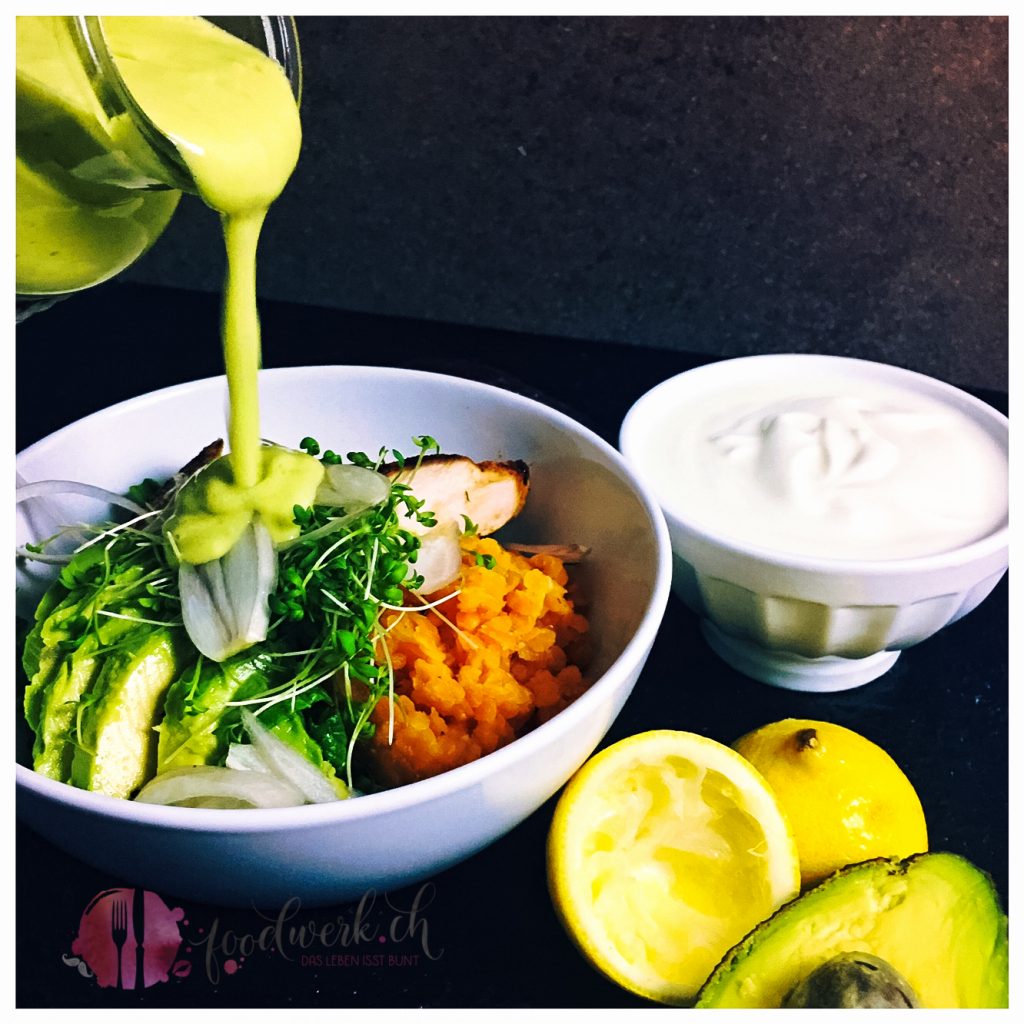 avocado, dressing, salatsauce, joghurt, avocado-joghurt, sauce fuer salat, gesund, vegan, idee, einfach kochen, einfaches rezept, rezepte, schweizer foodblogs, foodwerk.ch, foodwerk, foodblog, blog, food, kochen, backen, cook, bake, swiss, swiss foodblog, foodblogger, foodie, instafood