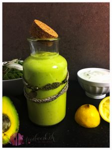 avocado, dressing, salatsauce, joghurt, avocado-joghurt, sauce fuer salat, gesund, vegan, idee, einfach kochen, einfaches rezept, rezepte, schweizer foodblogs, foodwerk.ch, foodwerk, foodblog, blog, food, kochen, backen, cook, bake, swiss, swiss foodblog, foodblogger, foodie, instafood