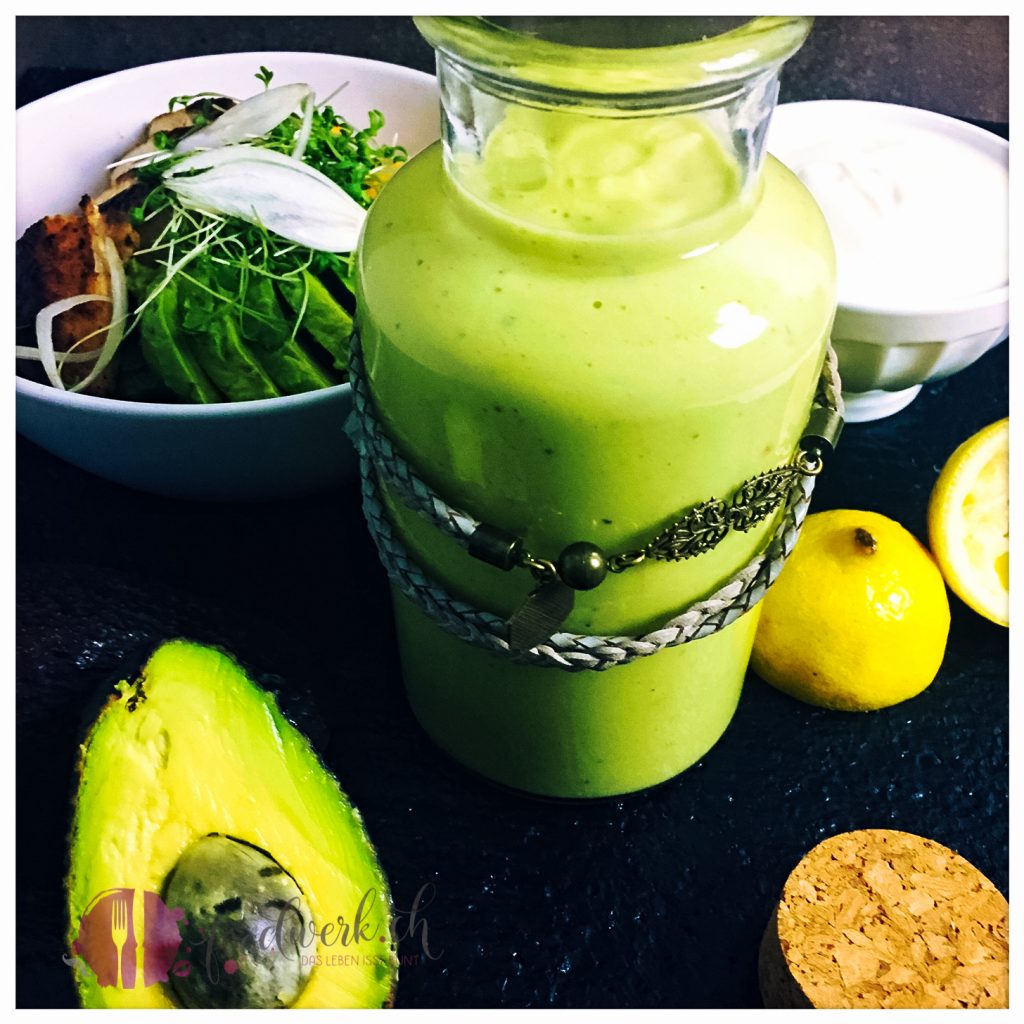 avocado, dressing, salatsauce, joghurt, avocado-joghurt, sauce fuer salat, gesund, vegan, idee, einfach kochen, einfaches rezept, rezepte, schweizer foodblogs, foodwerk.ch, foodwerk, foodblog, blog, food, kochen, backen, cook, bake, swiss, swiss foodblog, foodblogger, foodie, instafood