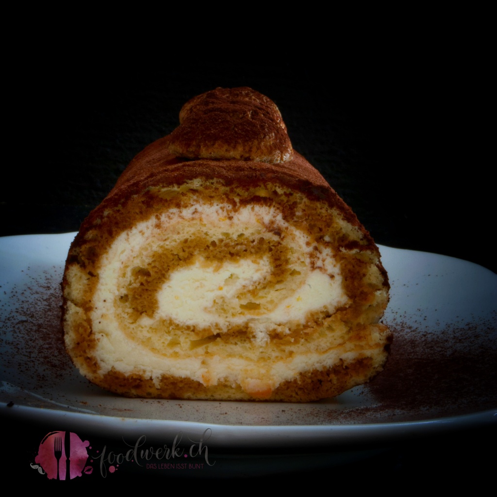 tiramisu, biskuitt, bisquit, roulade, mascarpone, rollen, italienisch, cake roll, tiramisu ohne ei, tiramisu ohne eier, Rezept, idee, einfach kochen, einfaches rezept, rezepte, schweizer foodblogs, foodwerk.ch, foodwerk, foodblog, blog, food, kochen, backen, cook, bake, swiss, swiss foodblog, foodblogger, foodie, instafood, foodblogs, familienblog