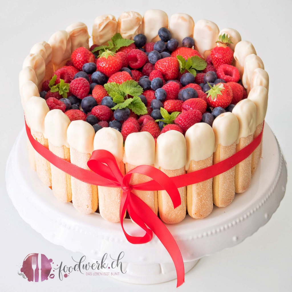 beeren, torte, tiramisu, sommer, kuchen, erdbeeren, heidelbeeren, himbeeren, blaubeeren, backen, geschenk, geburtstag, geburtstagskuchen, geburtstagstorte, charlotte, Rezept, idee, einfach kochen, einfaches rezept, rezepte, schweizer foodblogs, foodwerk.ch, foodwerk, foodblog, blog, food, kochen, backen, cook, bake, swiss, swiss foodblog, foodblogger, foodie, instafood, foodblogs, familyblog