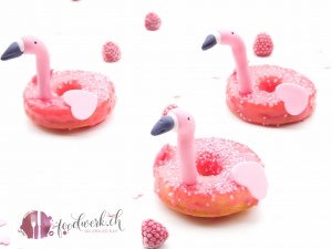 flamingo, donut, donuts, süss, glasur, Rezept, idee, einfach kochen, einfaches rezept, rezepte, schweizer foodblogs, foodwerk.ch, foodwerk, foodblog, blog, food, kochen, backen, cook, bake, swiss, swiss foodblog, foodblogger, foodie, instafood, foodblogs, familyblog