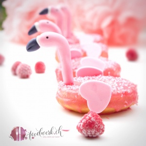 flamingo, donut, donuts, süss, glasur, Rezept, idee, einfach kochen, einfaches rezept, rezepte, schweizer foodblogs, foodwerk.ch, foodwerk, foodblog, blog, food, kochen, backen, cook, bake, swiss, swiss foodblog, foodblogger, foodie, instafood, foodblogs, familyblog