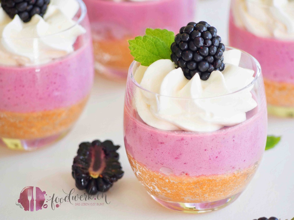 Brombeeren Cheesecake-Mousse im Glas - foodwerk.ch