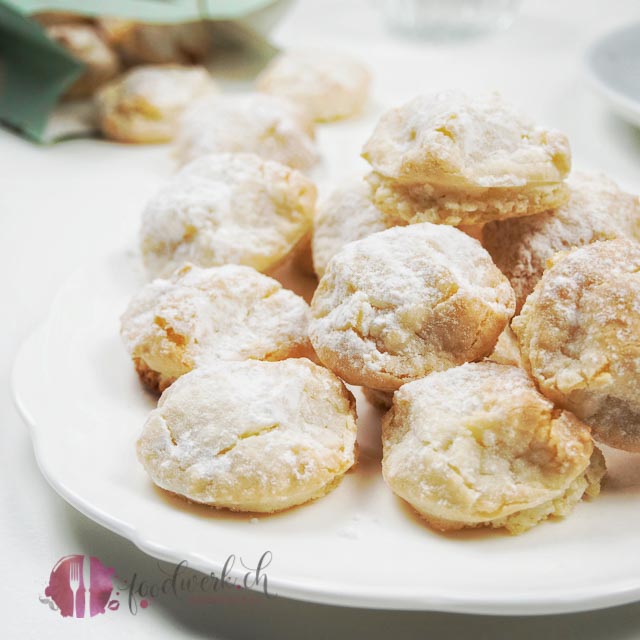 amaretti, zum kaffee, italienische backwaren, backen, mandeln, , idee, einfach kochen, einfaches rezept, rezepte, schweizer foodblogs, foodwerk.ch, foodwerk, foodblog, blog, food, kochen, backen, cook, bake, swiss, swiss foodblog, foodblogger, foodie, instafood, schweizer foodblog, luzern, kochanleitung, foodies, foodporn, rezept ideen, menuevorschlaege, menueplan, vorspeise, hauptgang, dessert, familyblog