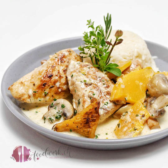 kuerbis, haehnchen, poulet, gericht mit kuerbis, rezept mit kurbis, herbst, kuerbiszeit, hokkaido, kurbis kochen, idee, einfach kochen, einfaches rezept, rezepte, schweizer foodblogs, foodwerk.ch, foodwerk, foodblog, blog, food, kochen, backen, cook, bake, swiss, swiss foodblog, foodblogger, foodie, instafood, schweizer foodblog, luzern, kochanleitung, foodies, foodporn, rezept ideen, menuevorschlaege, menueplan, vorspeise, hauptgang, dessert, familyblog