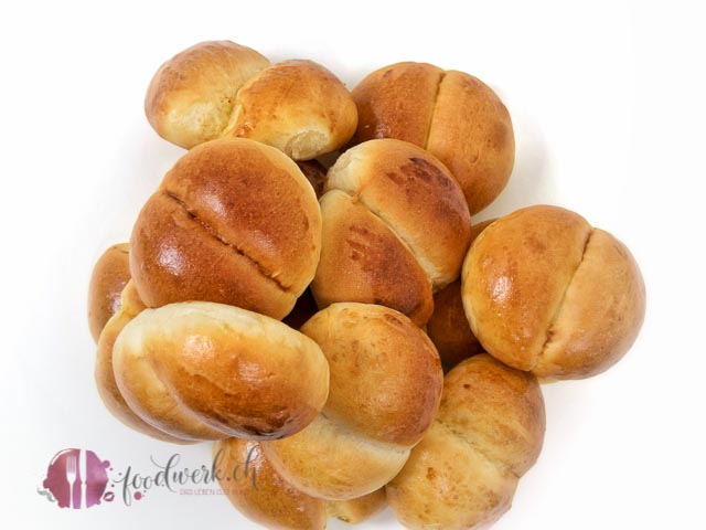 weggli broetchen, baecker, world bread day, #wbd2017, #worldbreadday, backen, tradition schweiz, idee, einfach kochen, einfaches rezept, rezepte, schweizer foodblogs, foodwerk.ch, foodwerk, foodblog, blog, food, kochen, backen, cook, bake, swiss, swiss foodblog, foodblogger, foodie, instafood, schweizer foodblog, luzern, kochanleitung, foodies, foodporn, rezept ideen, menuevorschlaege, menueplan, vorspeise, hauptgang, dessert, familyblog