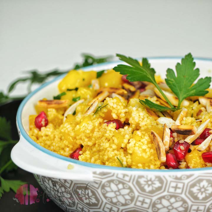 taboule, couscous, couscous recette, granatapfel, granatapfel kerne, granatapfel essen, granatapfel schälen, quooker, wasserhahn, kochender wasserhahn, zoe ray, orientalisch, wuerzig, idee, einfach kochen, einfaches rezept, rezepte, schweizer foodblogs, foodwerk.ch, foodwerk, foodblog, blog, food, kochen, backen, cook, bake, swiss, swiss foodblog, foodblogger, foodie, instafood, schweizer foodblog, luzern, kochanleitung, foodies, foodporn, rezept ideen, menuevorschlaege, menueplan, vorspeise, hauptgang, dessert, familyblog