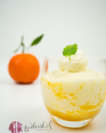 mandarinen, mousse, mandarinenmousse, dessert im glas, im glas, nocken, suessspeise, festlich, weihnachten, festtage, gaeste, verwoehnen, mandarindli, luftig, leicht, zart, edles dessert, edel, idee, einfach kochen, einfaches rezept, rezepte, schweizer foodblogs, foodwerk.ch, foodwerk, foodblog, blog, food, kochen, backen, cook, bake, swiss, swiss foodblog, foodblogger, foodie, instafood, schweizer foodblog, luzern, kochanleitung, foodies, foodporn, rezept ideen, menuevorschlaege, menueplan, vorspeise, hauptgang, dessert, familyblog