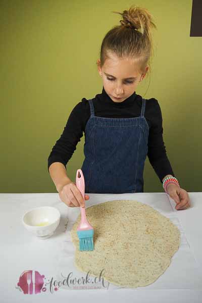 cracker mit liv herstellen, einfach liv, kinderleichte rezepte, kochen mit kindern, idee, einfach kochen, einfaches rezept, rezepte, schweizer foodblogs, foodwerk.ch, foodwerk, foodblog, blog, food, kochen, backen, cook, bake, swiss, swiss foodblog, foodblogger, foodie, instafood, schweizer foodblog, luzern, kochanleitung, foodies, foodporn, rezept ideen, menuevorschlaege, menueplan, vorspeise, hauptgang, dessert, familyblog