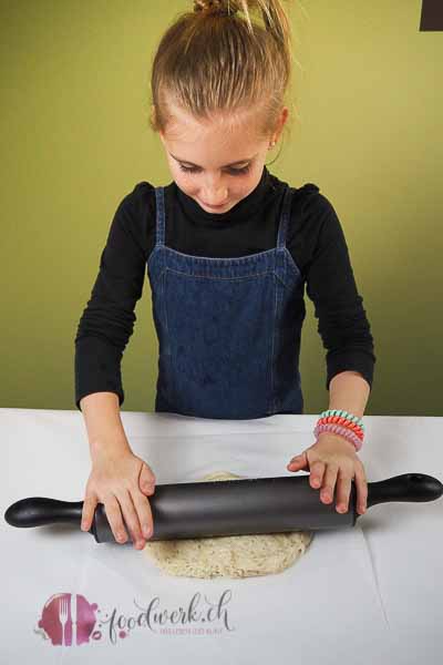 cracker mit liv herstellen, einfach liv, kinderleichte rezepte, kochen mit kindern, idee, einfach kochen, einfaches rezept, rezepte, schweizer foodblogs, foodwerk.ch, foodwerk, foodblog, blog, food, kochen, backen, cook, bake, swiss, swiss foodblog, foodblogger, foodie, instafood, schweizer foodblog, luzern, kochanleitung, foodies, foodporn, rezept ideen, menuevorschlaege, menueplan, vorspeise, hauptgang, dessert, familyblog