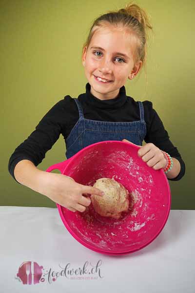 cracker mit liv herstellen, einfach liv, kinderleichte rezepte, kochen mit kindern, idee, einfach kochen, einfaches rezept, rezepte, schweizer foodblogs, foodwerk.ch, foodwerk, foodblog, blog, food, kochen, backen, cook, bake, swiss, swiss foodblog, foodblogger, foodie, instafood, schweizer foodblog, luzern, kochanleitung, foodies, foodporn, rezept ideen, menuevorschlaege, menueplan, vorspeise, hauptgang, dessert, familyblog