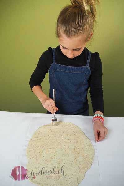 cracker mit liv herstellen, einfach liv, kinderleichte rezepte, kochen mit kindern, idee, einfach kochen, einfaches rezept, rezepte, schweizer foodblogs, foodwerk.ch, foodwerk, foodblog, blog, food, kochen, backen, cook, bake, swiss, swiss foodblog, foodblogger, foodie, instafood, schweizer foodblog, luzern, kochanleitung, foodies, foodporn, rezept ideen, menuevorschlaege, menueplan, vorspeise, hauptgang, dessert, familyblog