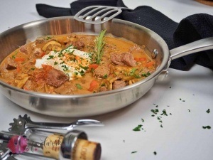 rindfleisch, rinderfilet, rindsfilet, filet, schweizer fleisch, kochen, traditionell, fleisch mit sauce, fleisch in wuerfel, stroganoff, stroganow, fleisch, meat4you, frischfleisch, fleisch bestellen, idee, einfach kochen, einfaches rezept, rezepte, schweizer foodblogs, foodwerk.ch, foodwerk, foodblog, blog, food, kochen, backen, cook, bake, swiss, swiss foodblog, foodblogger, foodie, instafood, schweizer foodblog, luzern, kochanleitung, foodies, foodporn, rezept ideen, menuevorschlaege, menueplan, vorspeise, hauptgang, dessert, familyblog