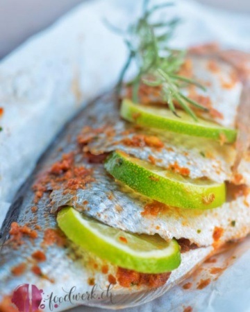 Dorade auf dem grill zubereitet, mit Limetten Pesto rosso und foodwerk.ch