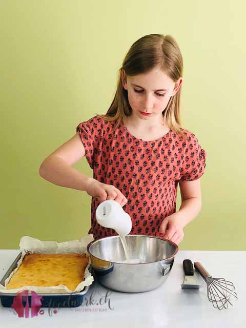 zitronenkuchen, zitronen, kuchen, schnitte, glasur, sauer, einfach liv, kochen mit kindern, kinder am kochen, swiss blogger, foodblog, schweiz, schweizer foodblogger, family blog, family blogger, familie,