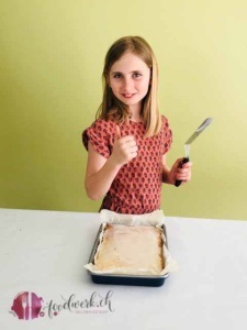 zitronenkuchen, zitronen, kuchen, schnitte, glasur, sauer, einfach liv, kochen mit kindern, kinder am kochen, swiss blogger, foodblog, schweiz, schweizer foodblogger, family blog, family blogger, familie,