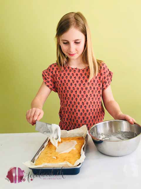 zitronenkuchen, zitronen, kuchen, schnitte, glasur, sauer, einfach liv, kochen mit kindern, kinder am kochen, swiss blogger, foodblog, schweiz, schweizer foodblogger, family blog, family blogger, familie,