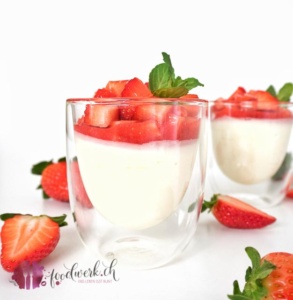 jogurt mousse im glas hell