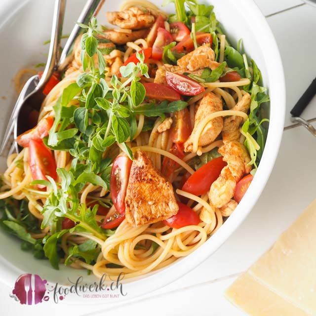 Spaghetti mit Ruccola und Hähnchenstreifen. Ein einfaches Rezept, wenn es schnell gehen muss