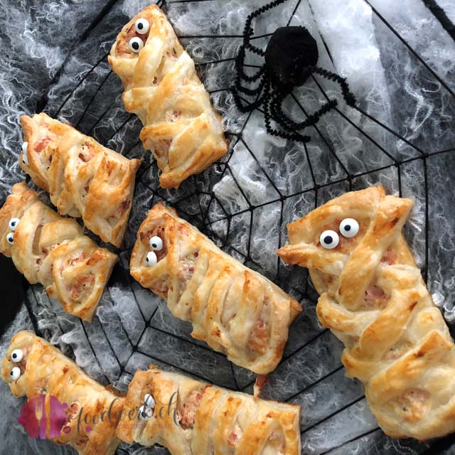 Halloween Mumien Snack mit Blätterteig