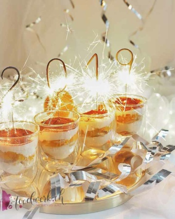 Baileys Triffle im Glas mit Orangen und Löffelbiskuits