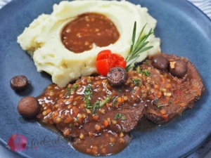 Saftplätzli im Weber Dutch oven auf dem Grill geschmort. Herrlicher Kartoffelstock dazu.