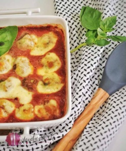 Hackfleisch Polpette oder auch Meat Balls genannt in würziger Tomatensauce