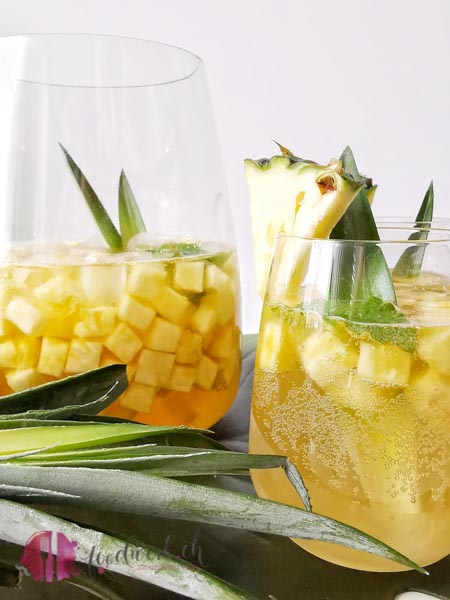 Sommerliche Ananas - und Früchte Bowle mit Rimuss | Food-Blog Schweiz ...