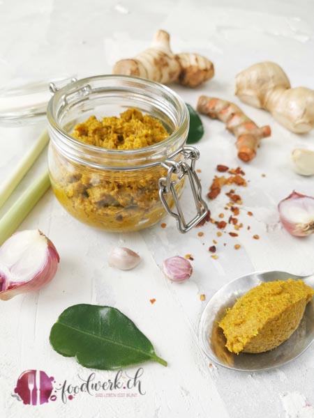 Curry Paste mit Zutaten