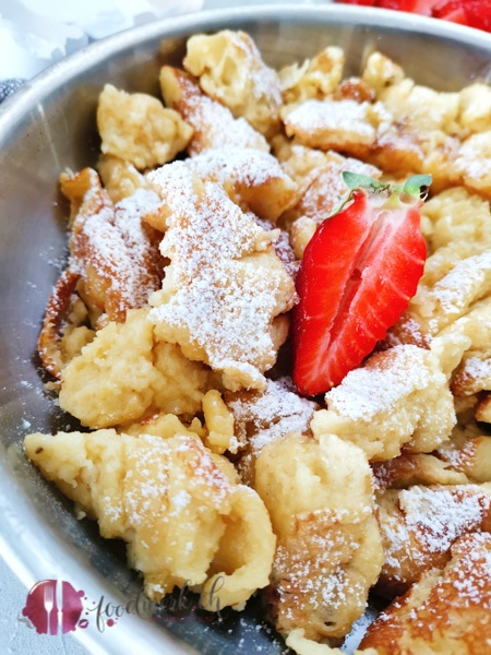 Kaiserschmarrn in der Pfanne nah