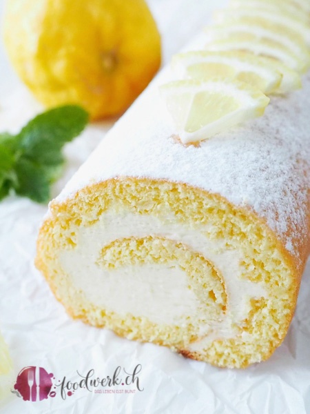 Herrlich frische Zitronen Roulade mit Lemon Curd, Mascarpone und Sahne