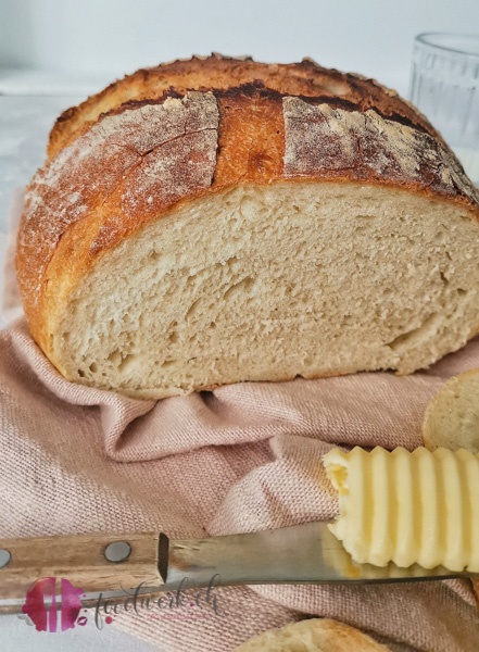 Hausbrot aufgeschnitten