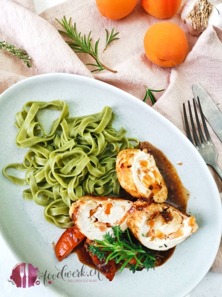 Roulade mit Poulet und Aprikosen