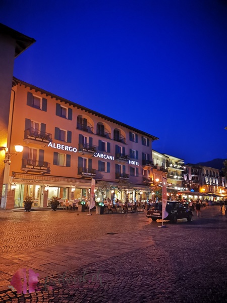 Platz beim Albergo Carcani