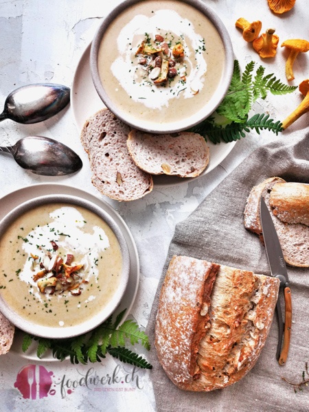 Herbstsuppe mit Kartoffel Nuss Brot