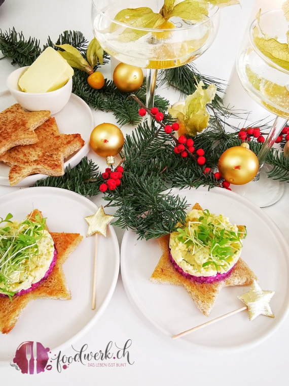 Weihnachtliches Käsetatar mit Toaststern