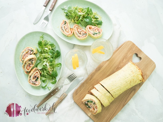 Low Carb Pizzarolle mit Salat