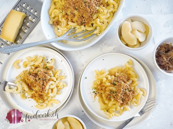 Schweizer Brösmeli Hörnli mit Käse auch Käsehörnli genannt