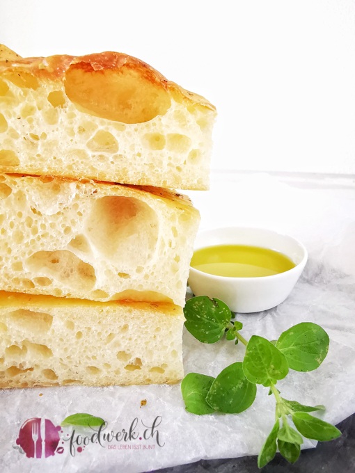 Focaccia aufgetürmt