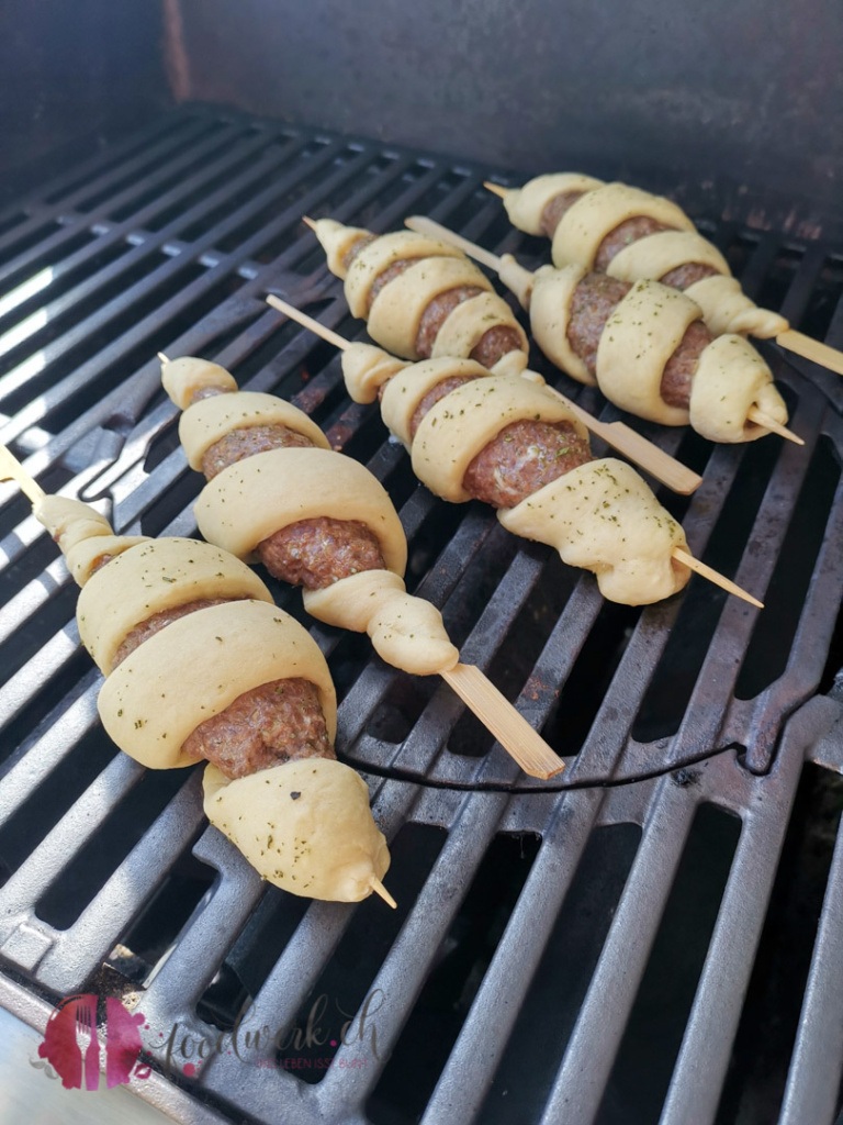 Hackfleisch Spiesse auf dem Grill