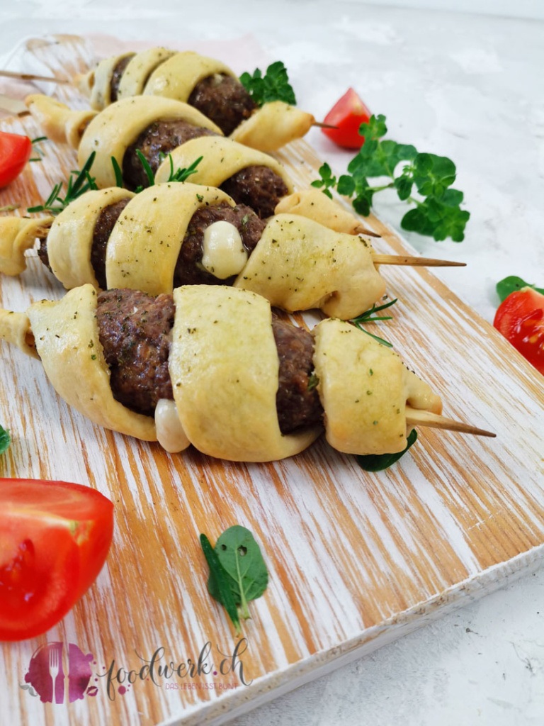 Hackfleischspiesse aus dem Backofen mit Mozzarella