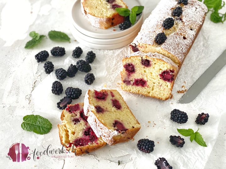 Joghurt-Cake mit frischen Brombeeren aus dem Garten