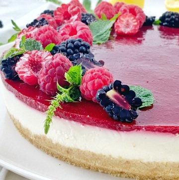 No bake Joghurttorte mit Beeren detail