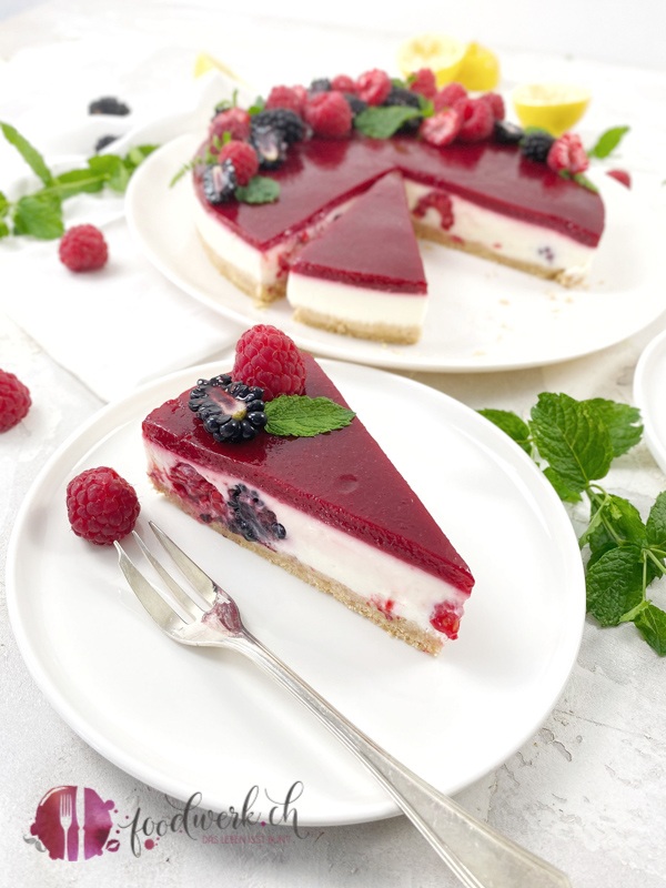 No Bake Joghurttorte mit frischen Beeren