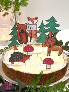 Waldtiere auf zitronigem Quarkkuchen