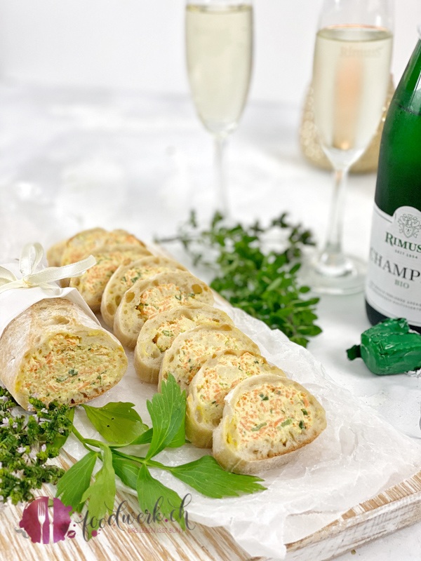 Gefuelltes Brot mit Karotten und Frischkaese und Rimuss Champion Bio